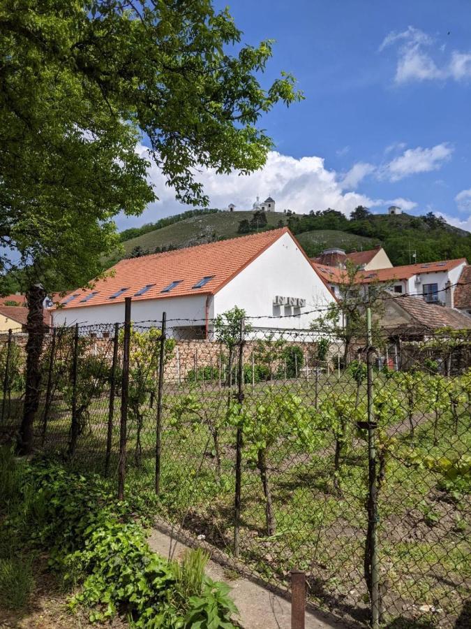 Rv Apartman Микулов Экстерьер фото